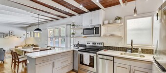 Old Caz Cottage ~ Stylish Mid-Century Décor Nestled Amongst the Redwoods.