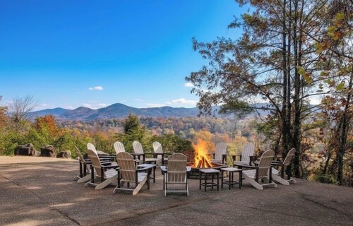 GORGEOUS MTN VIEW☁Sleeps 21☁Hot Tub☁Game Room