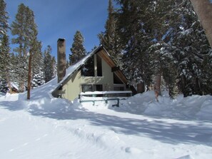 Exterior - Chalet #15, Charming Ski in/ Ski Out Steps to the (Mammoth Lakes)