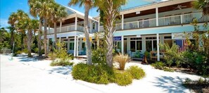 Exterior - Gulf Watch 104 - Condo 2 Bedroom / 2 Bath Gulf to Bay access, maximum occupancy of 6 people. (Bradenton Beach)