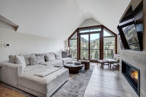 TV, fireplace, video games, stereo - Vail Village Private 4 BR Residence w Full Kitchen by RedAwning - Save 20% on 7+ Nights! (Vail)