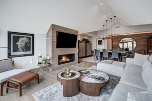 TV, peis, videospill og stereoanlegg