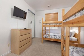 3 bedrooms, WiFi (free), bed sheets