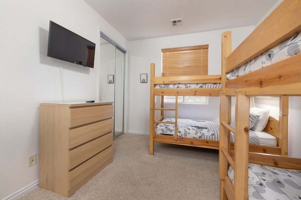 3 bedrooms, WiFi (free), bed sheets - Las Palmas Resort #1707 | All-Inclusive Amenities (Saint George)