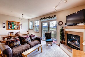 TV, fireplace - Beautiful 1 bedroom in Frisco. Near Lake Dillon and Summit County Bike Path! (Frisco)
