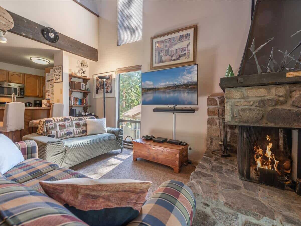 Smart TV, fireplace, DVD player, ping pong