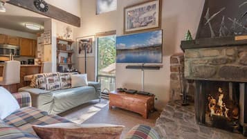 Smart TV, fireplace, DVD player, ping pong