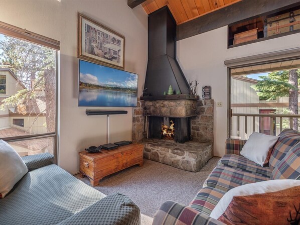 Televisor intel·ligent, llar de foc i reproductor de DVD