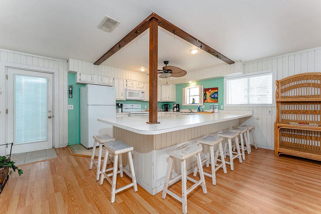 Kühlschrank, Mikrowelle, Herdplatte, Geschirrspüler