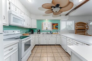 Refrigerador, microondas, parrilla de estufa y lavavajillas 