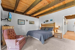 2 bedrooms, desk, iron/ironing board, free WiFi