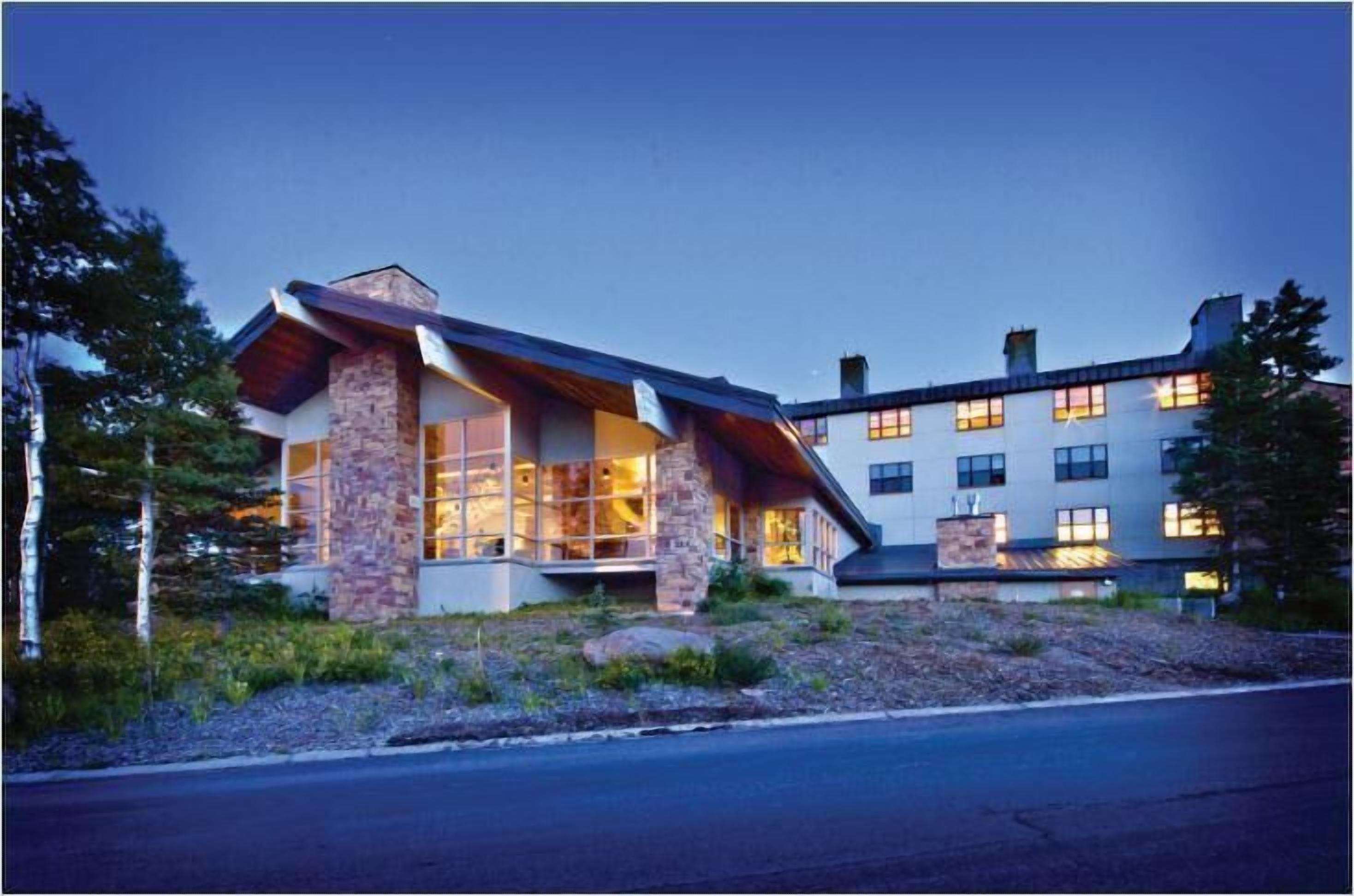 Mountainside Studio w/ WiFi, Resort Pool and Steam Room