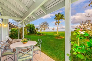 Private lanai  with a view of the 15th hole on the Makai Golf Course and pretty ocean views