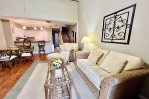 TV, table tennis - Bask in the Florida sunshine and enjoy the lovely pool and lagoon views from your Silver-rated condo! (Saint Augustine)