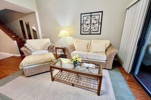 TV, table tennis - Bask in the Florida sunshine and enjoy the lovely pool and lagoon views from your Silver-rated condo! (Saint Augustine)