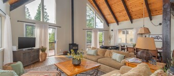 Sjarmerende hytte en rask spasertur unna Blue Lake Springs basseng og innsjø