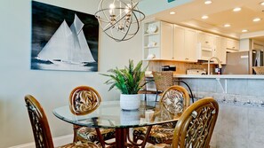 Dining - Anna Maria Island Club 38, Condo 2 Bedroom/ 2 Bath ocean view, maximum... (Bradenton Beach)