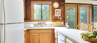 Boathouse ~ On River, Deck, Steps to Beach, Family  Dog Friendly!