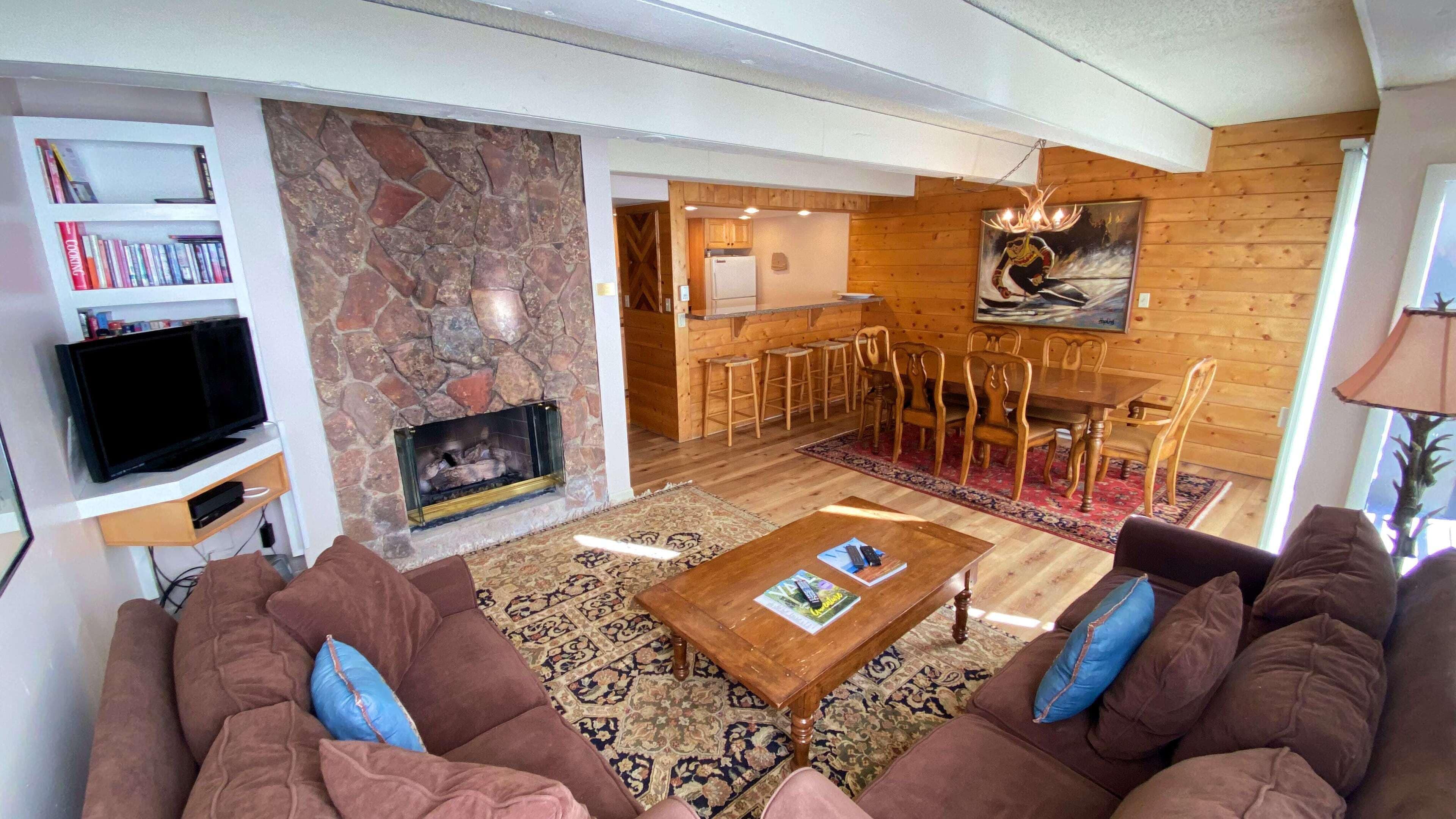 Smart TV, fireplace