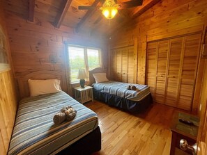 3 chambres, accès au Wi-Fi (inclus), literie fournie