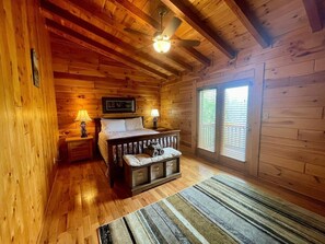 3 bedrooms, free WiFi, bed sheets - Rushing Waters - Riverfront, Hot Tub, Dog Friendly, Ping Pong Table, Gas Fireplace, WIFI (Jefferson)