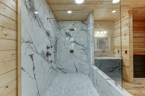 淋浴設備、提供毛巾