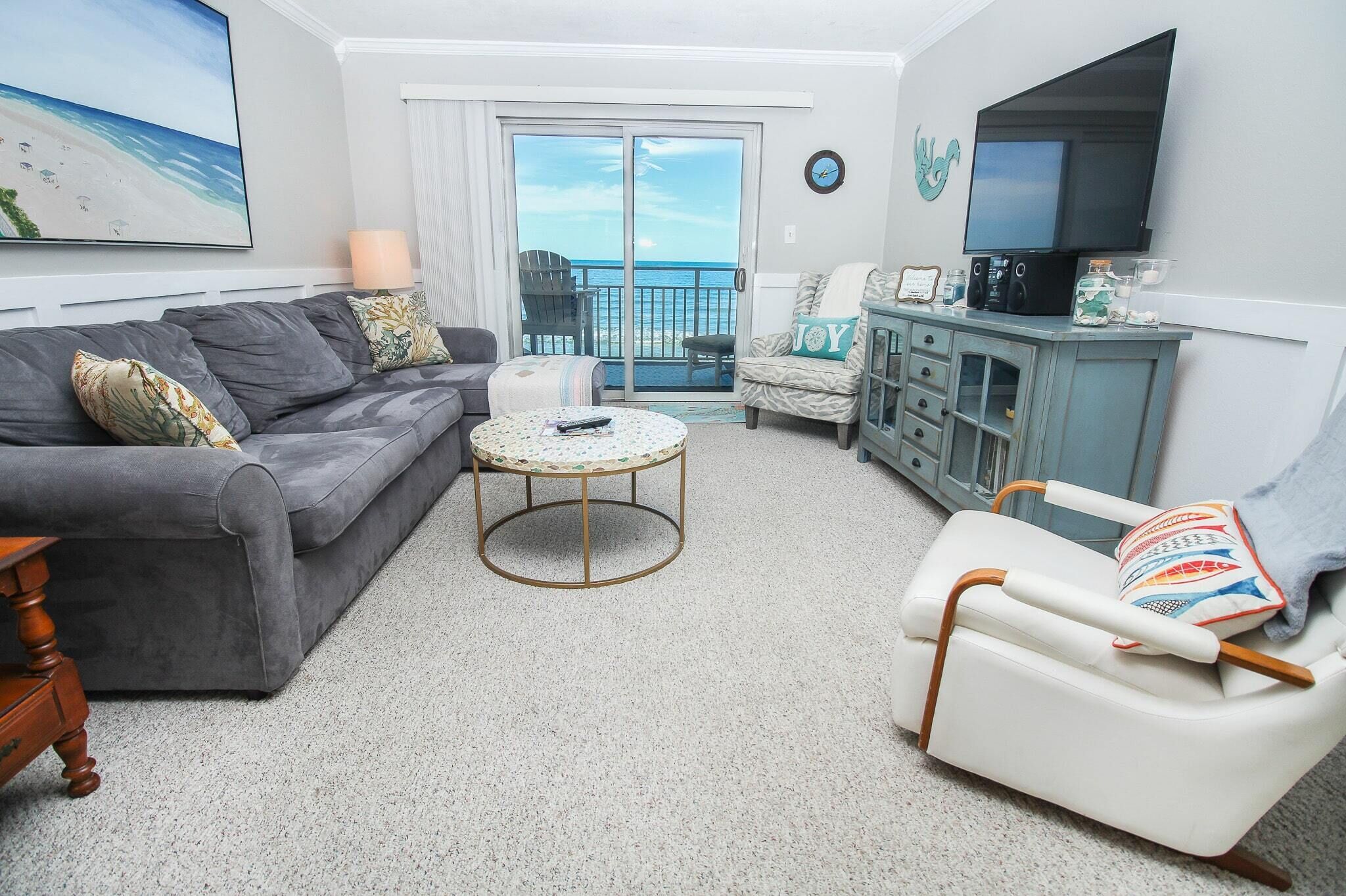 Beautiful Direct Oceanfront Condo with Spanning Views of the Beach