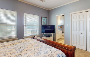 3 bedrooms, free WiFi - Spoonbill: 3  BR, 2  BA House in Crystal Beach, Sleeps 12 (Crystal Beach)