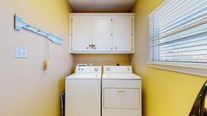 Interior - Spoonbill: 3  BR, 2  BA House in Crystal Beach, Sleeps 12 (Crystal Beach)