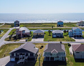 Exterior - Spoonbill: 3  BR, 2  BA House in Crystal Beach, Sleeps 12 (Crystal Beach)