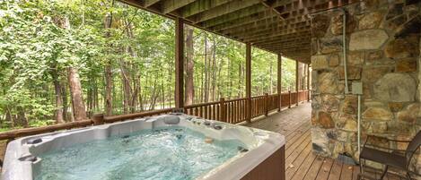 Tina de hidromasaje al aire libre