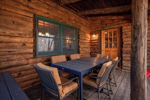 Outdoor dining - Mountain Escape w/ Fire Pit, Pool Table & Hot Tub! (OAKLAND)