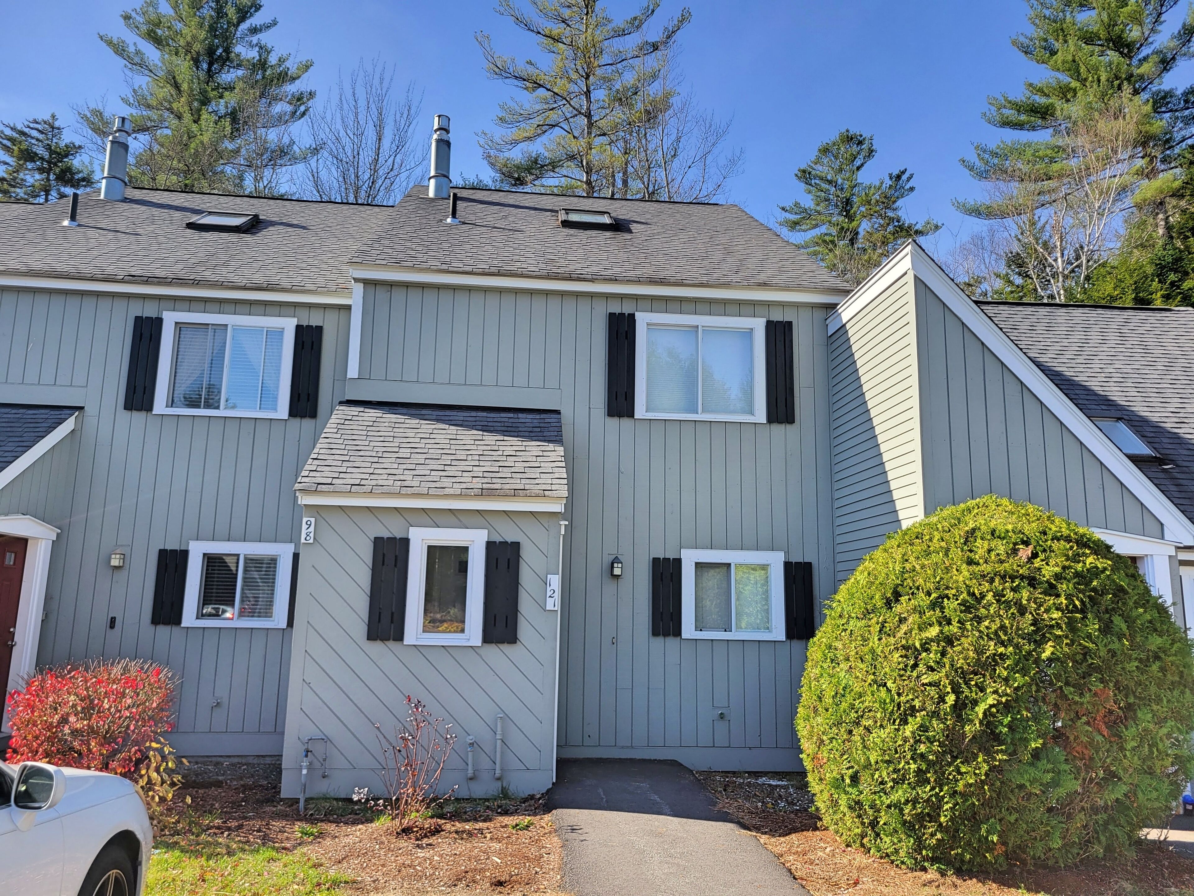 A0121- Managed by Loon Reservation Service - NH Meals & Rooms Lic# 056365