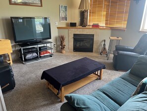 TV, fireplace, stereo