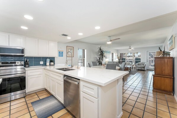 Fridge, microwave, stovetop, dishwasher