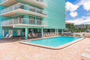 Een verwarmd zwembad