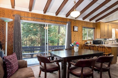 Interior. Large Deck, Bunk Room, Garage, Close to Waterman's Landing "Agate Bay Ranch"