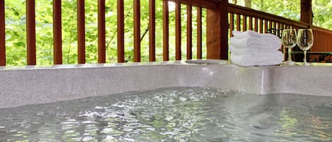 Outdoor spa tub