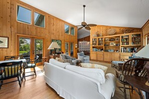 TV, fireplace, DVD player