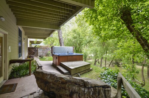 Contente! Erinomainen ryhmille ja perheille! Poreallas, pelihuone, valtava piha ja paljon muuta!