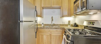 満足！ グループや家族に最適！ ホットタブ、ゲームルーム、巨大な庭など！