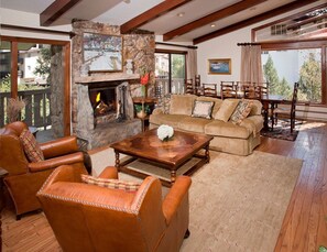 TV, fireplace, DVD player, stereo - 3BR Residence w/ Cozy Fire Place - Lodge at Vail by RedAwning - Save 20% on 7+ Nights! (Vail)