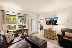 Flat-screen TV, DVD player, books, printers - Cozy two bedroom in the middle of it all! (Telluride)