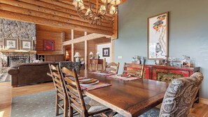 Dining - Song Bird Lodge in Gated Smoky Mountain Retreat Community (MAGGIE VALLEY)