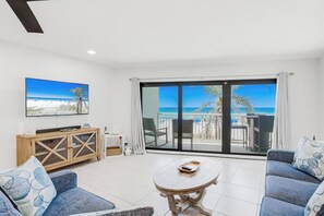 TV, DVD player - Direct GULF FRONT Condo! Chateaux 105 (Indian Shores)