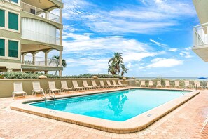 A heated pool - Direct GULF FRONT Condo! Chateaux 105 (Indian Shores)