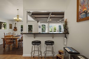 Dining - Forest, Spa, Dog Friendly, Great Location! (Monte Rio)