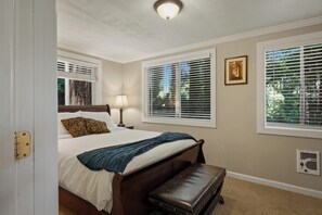3 bedrooms, desk, iron/ironing board, WiFi