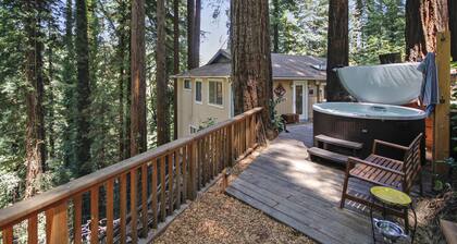 The Grove - Serene Retreat Under Redwoods. Hot Tub ja Dog Friendly!