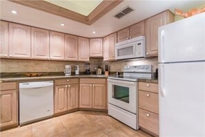 Fridge, microwave, stovetop, dishwasher
